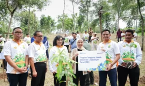 Bantuan-335-Bibit-Pohon-PERURI_Foto1-306529586