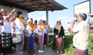 Komitmen-Kembangkan-DEB-Dirut-Pertamina-Ajak-Pemred-Media-Massa-Kunjungi-Desa-Keliki-1-3423950191