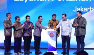 PRESIDEN-MENKO-MARVES-KAPOLRI-RESMIKAN-APLIKASI-PERIZINAN-768x512