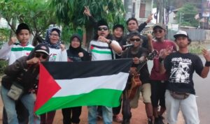 WhatsApp Image 2024-12-15 at 15.21.36 Siswa dan Pengamen Gelar Aksi Bela Palestina di Pancoran Mas