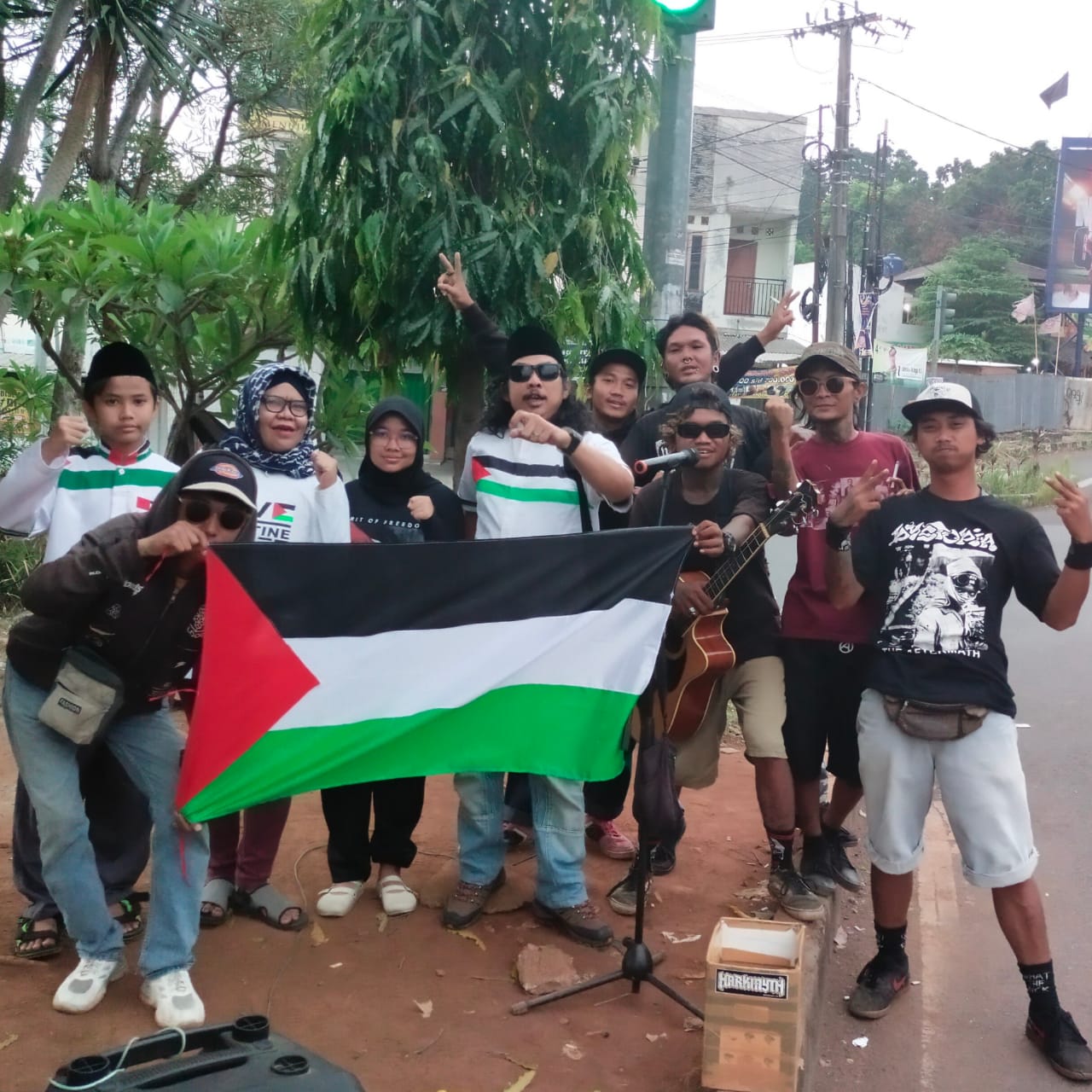 WhatsApp Image 2024-12-15 at 15.21.36 Siswa dan Pengamen Gelar Aksi Bela Palestina di Pancoran Mas