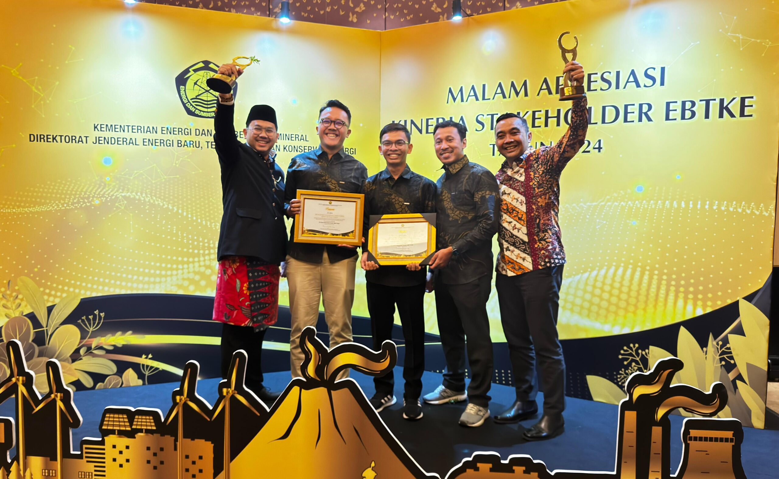 WhatsApp Image 2024-12-19 at 16.50.08 (1) PLN Indonesia Power UBP Priok Raih Penghargaan di Ajang EBTKE 2024