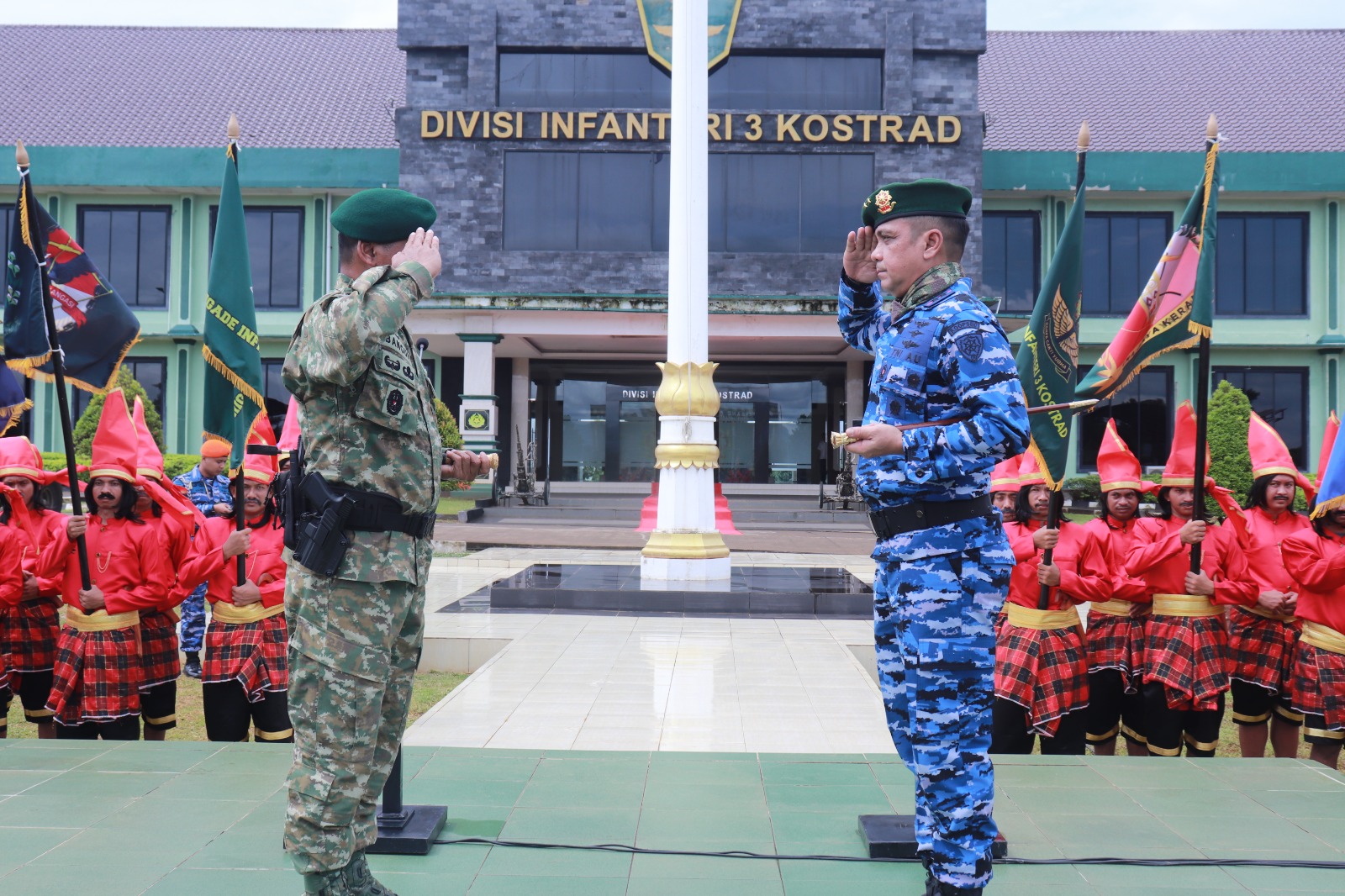 Pangkoopsud II dikukuhkan sebagai warga kehormatan divisi infanteri 3 Kostrad