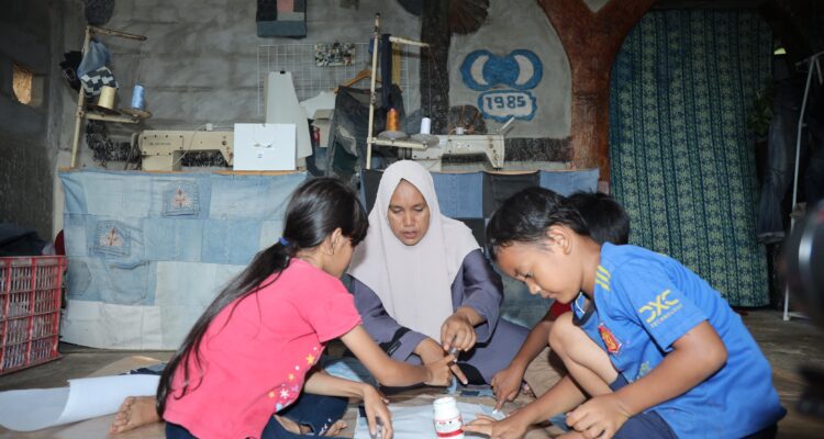 PNM Mekaar: Cerita Sukses Bu Aan Andasari dan Dampaknya bagi Ekonomi Keluarga Sejahtera