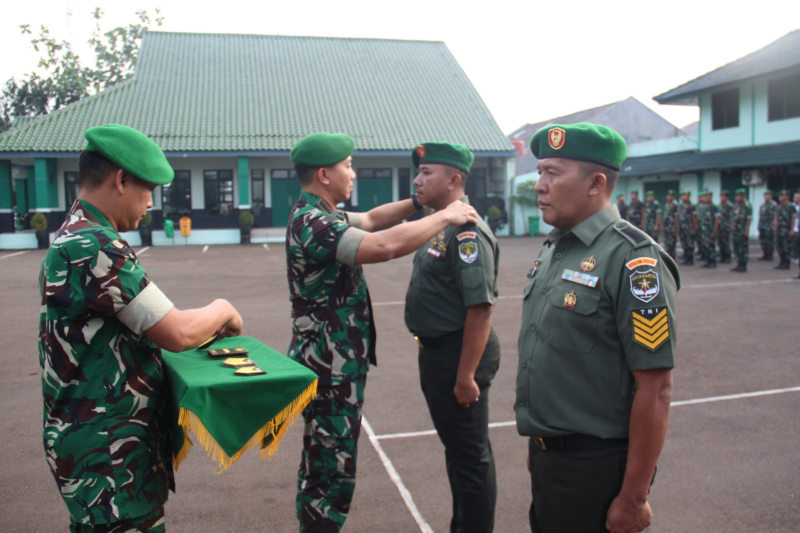 27 Prajurit Kodim Tangerang Naik Pangkat, 4 Wisuda Purnawira