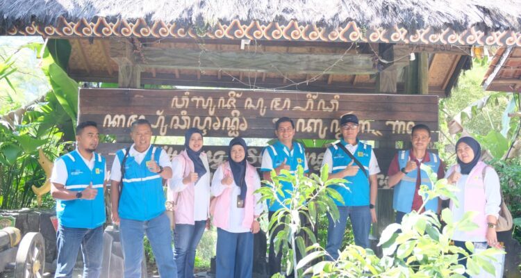 PLN UP2B Jabar Bersama Srikandi PLN Tanam Pohon di Desa Cireundeu: Investasi Hijau untuk Peringati Hari Lingkungan Hidup Sedunia