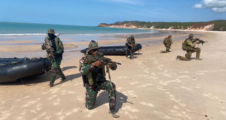 Prajurit Hiu Petarung TNI AL Latihan Pendaratan Amfibi di Pulau Bathrust Australia