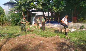 WhatsApp Image 2024-12-18 at 13.59.19 (1) Koramil 04/Pulo Gadung Gelar Karya Bhakti, Bersihkan Lahan Kosong untuk Manfaat Produktif