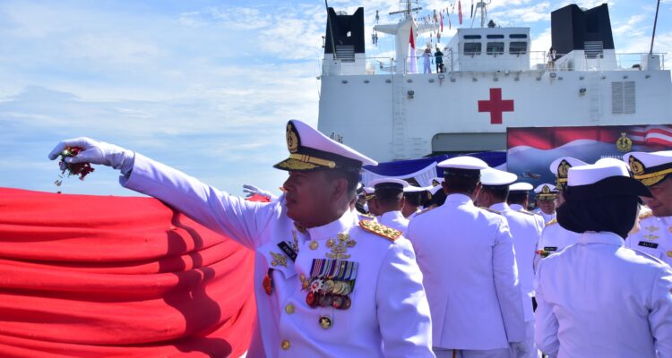 Peringatan Hari Dharma Samudera 2025: Upacara Tabur Bunga di KRI dr. Radjiman Wedyodiningrat