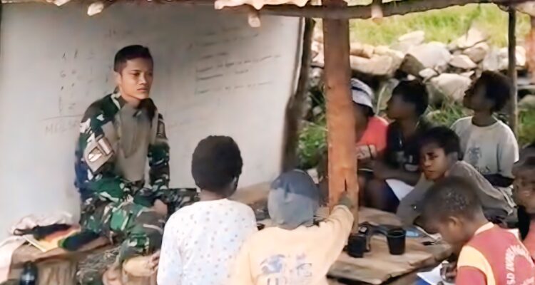 Satgas Yonif 112 Dharmajaya Beri Peluang Pendidikan bagi Anak-Anak Korban Kerusuhan di Kotabaru