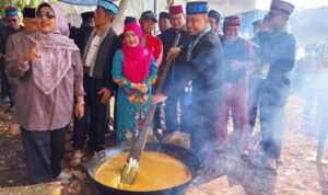 Ngaduk Dodol: Upaya Pelestarian Budaya dan Tradisi di Depok