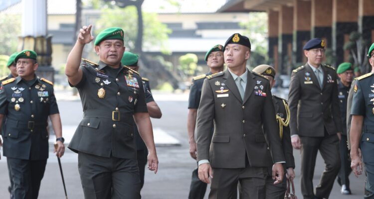 Panglima TNI AD dan Singapura Bahas Kerja Sama Pertahanan