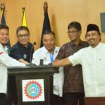 Kepala Dinsosnakertrans Kota Yogyakarta, Maryustion Tonang (kedua kanan) bersama pengurus DPC SPSI Kota Yogyakarta sepakat bersinergi menciptakan Hubungan Industrial Sehat, Senin (1/9/2025), di aula DPD RI, Jalan Muja Muju No. 133, Yogyakarta. (Foto: dialoguejakarta.com/Wien/Ist)