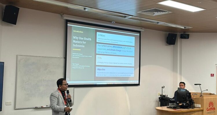 Dekan Fakultas Kesehatan Masyarakat Unhas, Prof. Sukri Palutturi, SKM, M.Kes., MSc.PH., PhD, tampil paparan ilmiah pada International Symposium on One Health 2026 yang diselenggarakan oleh Centre for Environment and Population Health, Griffith University, Brisbane, Australia, pada 28 Juni–1 Juli 2026. Foto dialoguejakarta.com/Ist